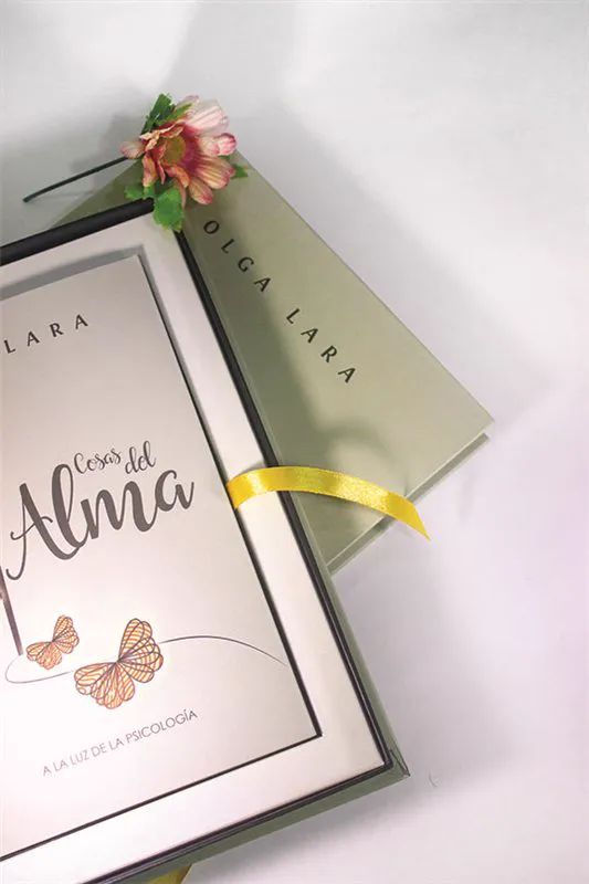 Caja rigida tipo libro Olga Lara
